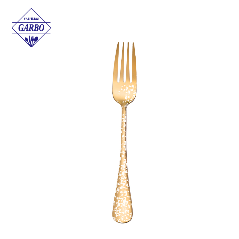 PVD glodlen cutlery sets  with 4 pcs  china manufacter 