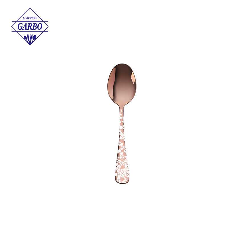Manufacturer PVD Rose Golden Cutlery Set with Creative Laser Design