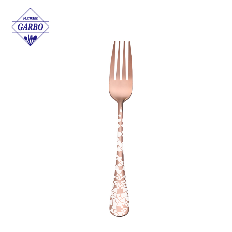 Manufacturer PVD Rose Golden Cutlery Set with Creative Laser Design