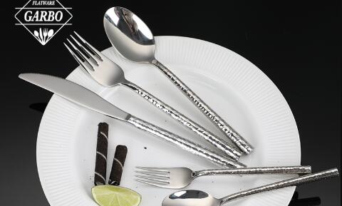 Elegantly Set Your Table: Mastering Cutlery Placement