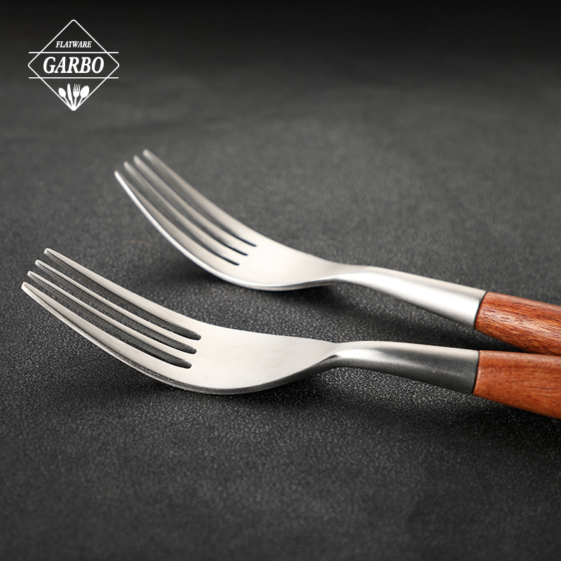 430(18/0) High quality stainless steel silver cutlery set with wood handle 