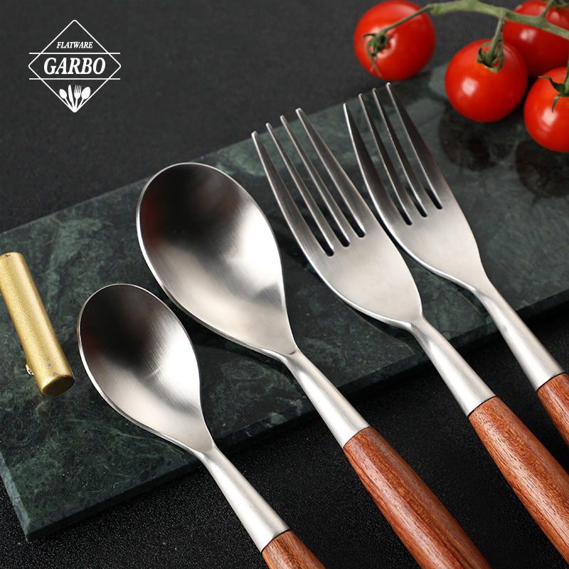 430(18/0) High quality stainless steel silver cutlery set with wood handle 