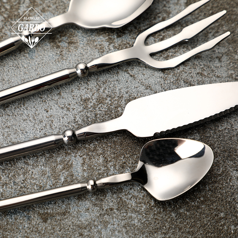 Attractive 304 Food Grade Stainless Steel Cutlery Set with Silver Color