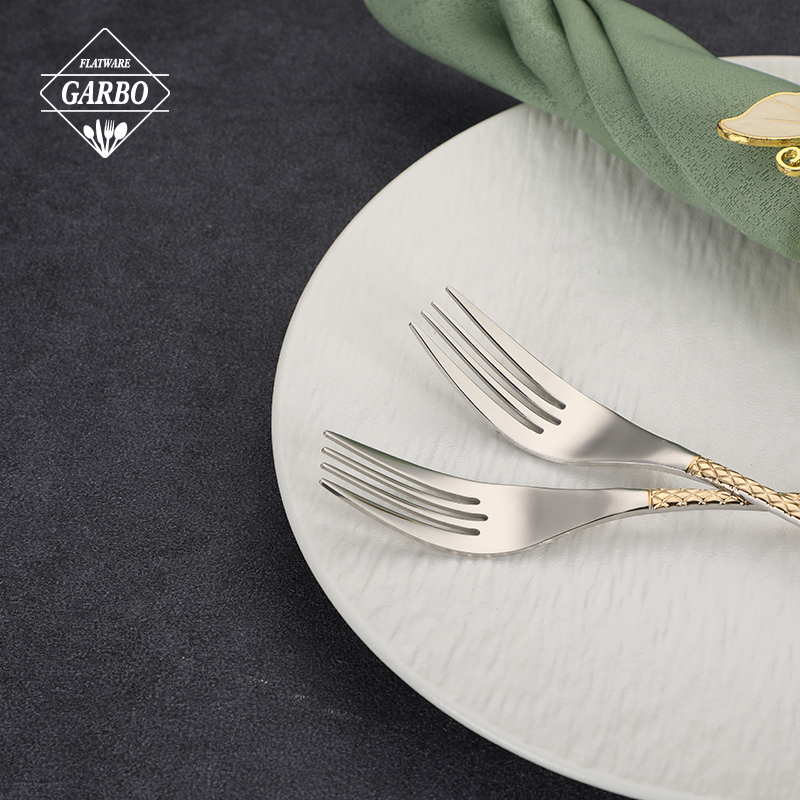Embossed Pattern Gold Plated Handle Stainless Steel Flatware Set Luxury Western Dinner Fork Spoon Cutlery