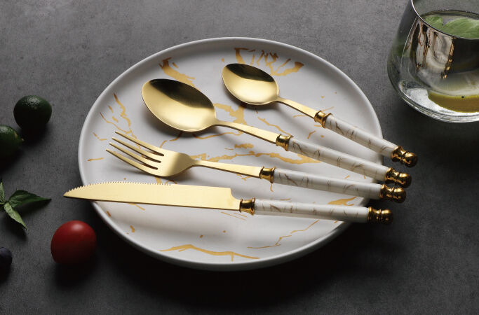 Set sendok garpu